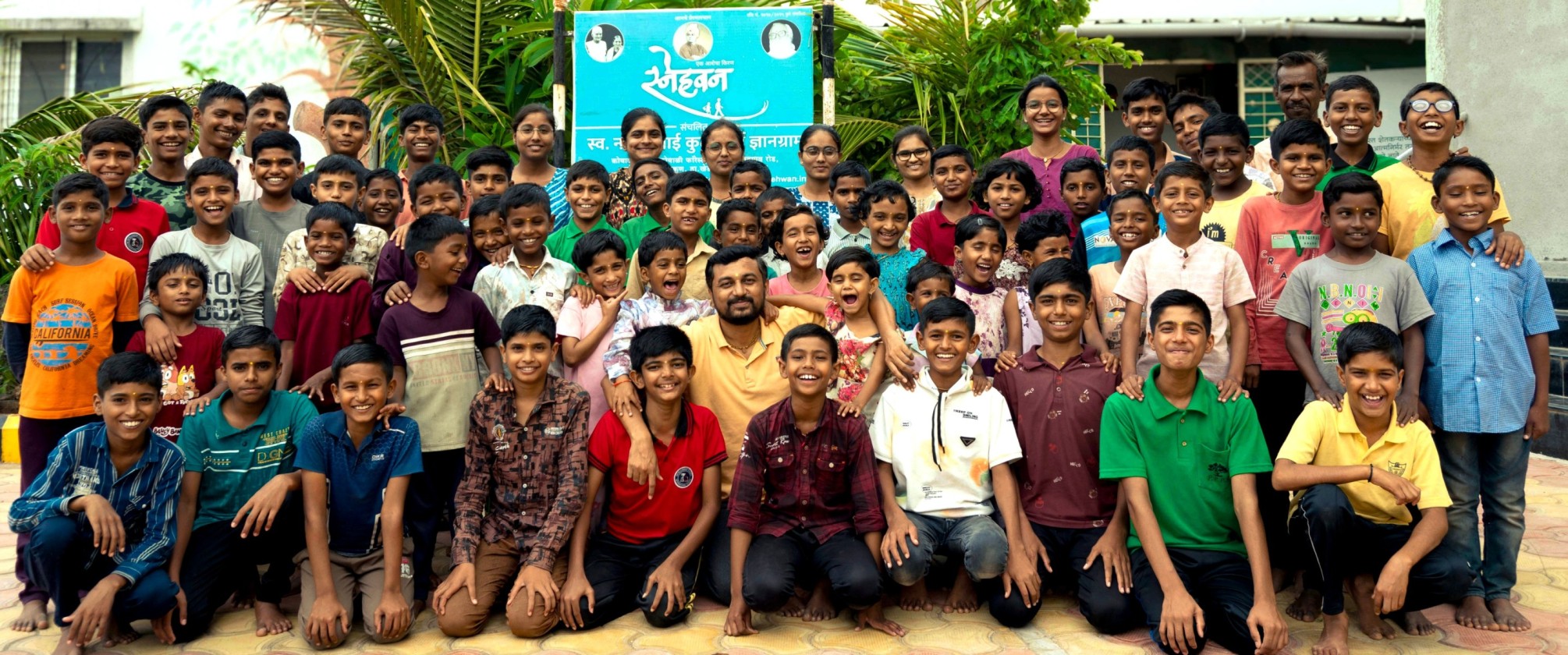 The children and staff of Snehwan at the campus gate